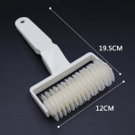 Pitsarullil&otilde;ikur pirukas k&uuml;psisel&otilde;ikur kondiitritooted k&uuml;psetust&ouml;&ouml;riistad nuga k&uuml;psetusn&otilde;ud reljeef Taignarulli v&otilde;re l&otilde;ikur K&auml;sit&ouml;&ouml; large