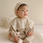 V&auml;ikelaste t&uuml;drukute s&uuml;gisene pitsriiv puuvillane kombinesoon &ndash; pikkade varrukatega roomav trikoo 73 cm