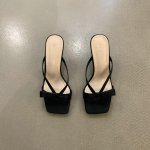 Haldjas stiilis prantsuse kass ja sandaalid, suves&otilde;na lipsuga, kandiline pea, peenike konts, elegantsed k&otilde;rge kontsaga sussid, naissoost 35 h&otilde;be