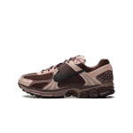 Nike Zoom Vomero 5 Plum Eclipse EU 35.5 pruun