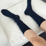 hiig [nr 288] tumesinine musta s&auml;raga sokid NAVY GLITTER
