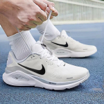 Nike Structure 26 Meeste Maanteejooksukingad 40.5