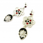 NOA [G5772] &ndash; Disainerk&otilde;rvar&otilde;ngad 'Emilie' must punane punane