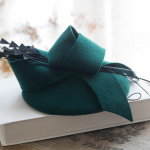 Pulma naise m&uuml;ts Fascinators Pillbox m&uuml;ts sulgedega 100% Austraalia villast vildist kirikum&uuml;tsid Kokteili bankett Fedorase m&uuml;ts diameter 18cm black