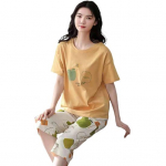 2 tk/komplekt O-kaelusega l&uuml;hikeste varrukatega, keskmise k&otilde;rgusega elastse v&ouml;&ouml;kohaga pidžaamakomplekt, t&uuml;drukute suvine koomiksitr&uuml;kiga T-s&auml;rk Crop Pants komplekt kodur&otilde;ivad M kollane