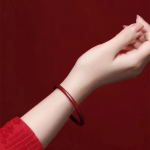 Loomingulised vermilion punased k&auml;ev&otilde;rud luksuslikud naiste k&auml;ev&otilde;rud jade k&auml;ev&otilde;ru trendikas lilleline v&otilde;lu rahvuslikus stiilis hiina stiilis ehted as the picture