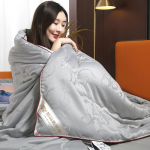 Uus k&auml;sitsi valmistatud siidist tekk mooruspuu siidist kevad-, suve-, s&uuml;gis- ja talvevoodikatetega, mugav 220 240cm 2500g