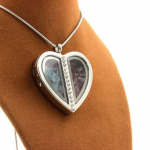 Pierres et Min&eacute;raux. Collier Rubis + Aigue-Marine brut. Mod&egrave;le coeur.