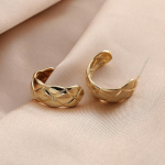 K&uuml;lma stiiliga ruudulised k&otilde;rvar&otilde;ngad: Ilma augustamata klambriga prantsuse naiste mood