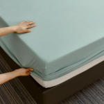 VEEKINDLAD libisemiskindlad voodilinad, mis k&otilde;ik katavad hingavad, mugavad niiskus- ja uriinikindlad madratsikatted magamistuppa (Ilma padjap&uuml;&uuml;rita) 90*200cm heleroheline v&auml;rv