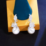 CMM Elegantne Ebaregulaarne H&otilde;bedane Kunstp&auml;rl, Tsirkoon K&otilde;rvar&otilde;ngad Pruudi aksessuaarid Pulmad Mood Naiste Ehted h&otilde;be