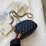 Kvaliteetse tekstuuriga klassikaline &uuml;hev&auml;rviline &otilde;lakott naistele ni&scaron;&scaron;ikott Moekas v&auml;ike kandiline kott must