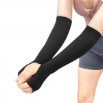 2 tk v&otilde;rkpalli &otilde;lavarrukatega surutavad varrukad, mis l&auml;bivad k&uuml;&uuml;narvarrukate kaitsepatjade ja p&ouml;idlaauguga polsterdatud randmekaitse S must