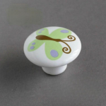 1 tk armas P&otilde;hjamaade keraamiline laps, &uuml;he &uuml;mmarguse nupuga riidekapp K&ouml;&ouml;k Aia ukse k&auml;epide Moodne kruviga kapi k&auml;epide A