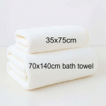 Korallfliisist paksendatud k&auml;ter&auml;tikute ja vannir&auml;tikute komplekt, &uuml;hev&auml;rviline, pehme ja imav, sobib kodus j&otilde;usaali n&auml;opesur&auml;tikutele Towel Sets valge