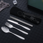 4 tk/komplekt S&ouml;&ouml;gin&otilde;ud Kaasaskantavad tr&uuml;kitud noad Kahvel Lusikas Roostevabast Terasest Perekond Camping Steak S&ouml;&ouml;giriistad lauan&otilde;ud kotiga must