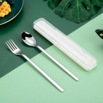 Kaasaskantav lauan&otilde;ude komplekt roostevabast terasest reisimiseks &otilde;ues pikniku kahvel lusikas s&ouml;&ouml;gipulgad s&ouml;&ouml;giriistade komplekt k&ouml;&ouml;giriistadega