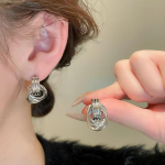 Metallist tekstuuriga mitme ringiga s&otilde;lmitud k&otilde;rvar&otilde;ngad naistele &ndash; trendikad Euroopa ja Ameerika stiilis, t&auml;iustatud k&otilde;ik sobivad k&uuml;lma stiiliga k&otilde;rvar&otilde;ngad Multi-loop Knotted Earrings kuld