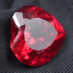 Looduslik s&uuml;damekujuline kaunis rubiin 9,80 ct SERTIFITSEERITUD veripunane lahtine v&auml;&auml;riskivi-W 12.8 mm Approx punane