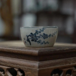 K&auml;sitsi maalitud sinivalge j&auml;meda keraamika teetasside komplekt - Keraamiline Gongfu teetass, V&auml;ike tass Pu'eri teetseremooniaks 90ML
