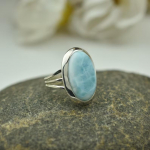 925 h&otilde;be, naturaalne Larimari s&otilde;rmus, ovaalne kabo&scaron;on s&otilde;rmus, disainis&otilde;rmus, k&auml;sitsi valmistatud s&otilde;rmus, juubelis&otilde;rmus, virnastatav s&otilde;rmus, &auml;&auml;risr&otilde;ngas 9.5