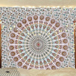 BLESS INTERNATIONAL India hipi Bohemian Psychedelic Mandala Seinale riputatav voodipesu vaip Poster lilleline/kuld