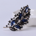 Vintage Crystal Deluxe Rhinestone pross, taimne leht pross, moodne sulgedega kleidi aksessuaarid sinine