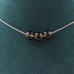 Pierres et Min&eacute;raux. Collier 3 perles Quartz fum&eacute; 8 mm Chaine en acier inoxydable Collier femmes, hommes. Taille personnalisable.
