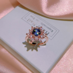 Uus kolmeosaline kaelakee tsirkoonist lumehelveste ripatsiga k&otilde;rvar&otilde;ngad s&otilde;rmuset&uuml;drukule