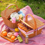 Suur retro &uuml;lest&otilde;stetava kaanega vitspunutud piknikukorv - Ideaalne v&auml;liostudeks ning puu- ja k&ouml;&ouml;giviljade hoiustamiseks Oval Picnic Basket