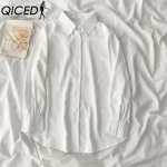 QICED Naiste mood vabaaja &uuml;hev&auml;rvilise tr&uuml;kiga pikkade varrukatega POLO kaelusega pluusid ja s&auml;rgid M valge