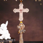 Kristallristiga Auto Ripats - Usuline Autode Rippuv Kaunistus Tuuleklaasi Peeglile, Elegantne &Otilde;nnistuse Kaunistus Peegeldava Valgusega valge