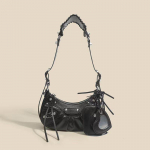 Uus trendikas retro kaenlakott, Euroopa ja Ameerika plisseeritud &otilde;lakott, Crossbody kott, Naiste kott, Neetide tutiga poolkuu must