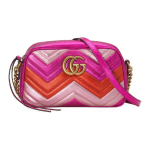 Gucci GG Marmont Chevron Tepitud Metallik Fuksia Roosa Mitmev&auml;rviline Nahast Kaamerakott Kullast Riistvaraga Naistele Luksuslik Igap&auml;evaseks Kasutamiseks Basic Set (Bag+Dust Bag)