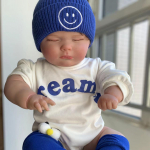 24-tolline elutruu 3D-nahk Reborn Baby Boy Doll M&auml;nguasi K&auml;simaalib Pehme Silikoon T&uuml;drukutele Realistlik Riidest Keha V&auml;ikelapse Art Bebe Kingitus same as picture