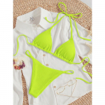 Seksikas kolme punktiga bikiinid, mitmev&auml;rvilised n&ouml;&ouml;riga &otilde;lakaelusega seljata &uuml;hev&auml;rvilised poolitatud ujumistrikoo XS