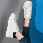 Meeste liftkingad k&otilde;rguse suurendamiseks 8 cm Luksusbr&auml;ndi tossid Ehtne nahk Meeste peidetud kontsad Vabaajajalatsid K&otilde;rgused 44