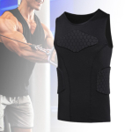 Meeste polsterdatud vest rinna- ja ribikaitsmega, varrukateta s&auml;rk, mugav, hingav kaitse XL black