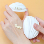 [Eksklusiivne/Kingipakend] d'Alba 'UUS' Toitev k&auml;tekreem 40ml kinkekomplekt