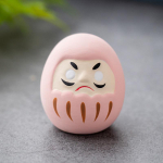 Jaapani keraamiline Daruma Doll K&auml;sit&ouml;&ouml; Lucky Charm Fortune Ornament Maastik Kodukaunistus Miniatuursed tarvikud Kingitused roosa