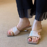 Erilise kontsaga sussid naiste suve uued kandilise ninaga avatud varbaga metallist kattega varvas v&auml;ljal&otilde;ikega libisemiskindlad pl&auml;tud 40 &scaron;ampanjav&auml;rvi