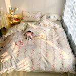 Retro stiilis v&auml;ike, v&auml;rske neljaosaline komplekt Puuvill Puhaspuuvillane lilleline tekikomplekt Tekikate &Uuml;hiselamu voodilina Kolmeosaline komplekt 1.2m bed