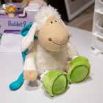 V&auml;ike hundi nukk pehme m&auml;nguasi v&auml;ike lamba nukk laste seltskond rahustav kaltsunukk t&uuml;druku s&uuml;nnip&auml;evakingitus 50cm（0.3kg）
