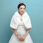 Pruudi kunstkarusnahast m&auml;hitav &otilde;htukleit Bolero Cape pulmasall