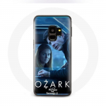 &Uuml;mbris Samsung Galaxy S9 Ozarki seeria 4. hooaja plakatile Wendy Byrde ja Marty Byrde