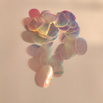 15g/pakis sillerdav vesitilga litter perforeeritud laserlitriga r&otilde;ivastele k&otilde;rvar&otilde;ngad ripats DIY k&auml;sitsi valmistatud ehted tarvikud kaunistustarbed mitmev&auml;rviline