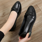 Mustad nahast kingad Naiste madala suuga libisemiskindlad kontsad t&ouml;&ouml;kingad v&ouml;&ouml;ri volditud disain Lihtne vabaaja kevad ja s&uuml;gis 40 must