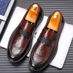 Nahast kingad Meeste uus k&auml;sitsi-rohumustriga &auml;ririietus, vabaaja hingav meeste Briti terava varbaga peigmehe pulmakingad 38 must