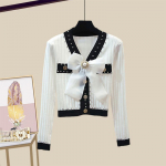 Naiste temperament prantsuse v&ouml;&ouml;kohaga, v&auml;ikese mantliga sall, &otilde;huke ja vananemist v&auml;hendav sviiter kleidiga M sinine