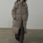 Sulejope Tuulekindel naiste pikk talvine soe kapuutsiga jope valge pardisulega One Size hall v&auml;rv